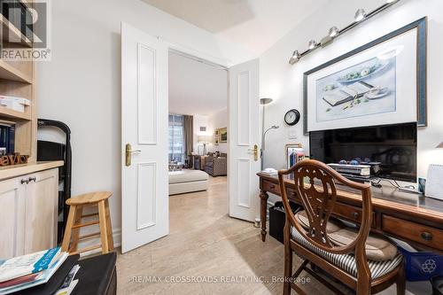 210 - 10 Old York Mills Road, Toronto, ON - Indoor