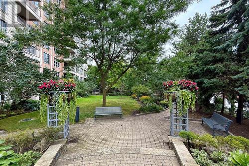 210 - 10 Old York Mills Road, Toronto, ON - Outdoor