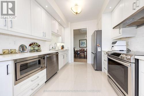 210 - 10 Old York Mills Road, Toronto, ON - Indoor Photo Showing Kitchen
