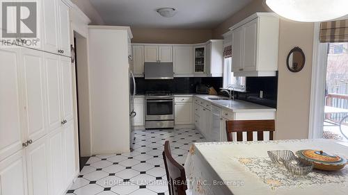 136 Worth Boulevard, Vaughan, ON - Indoor Photo Showing Kitchen