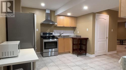 136 Worth Boulevard, Vaughan, ON - Indoor Photo Showing Kitchen