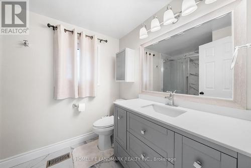 333 Rannie Road, Newmarket, ON - Indoor Photo Showing Bathroom
