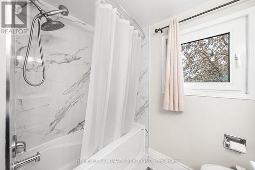 333 Rannie Road, Newmarket, ON - Indoor Photo Showing Bathroom