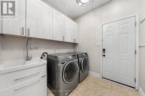 333 Rannie Road, Newmarket, ON - Indoor Photo Showing Laundry Room