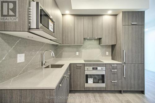 151 - 67 Curlew Drive, Toronto, ON - Indoor Photo Showing Kitchen With Upgraded Kitchen