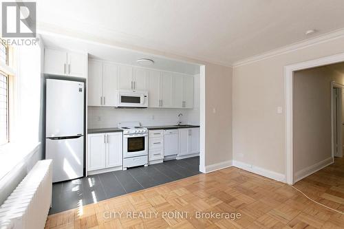 320 - 396 Avenue Road, Toronto, ON - Indoor Photo Showing Kitchen