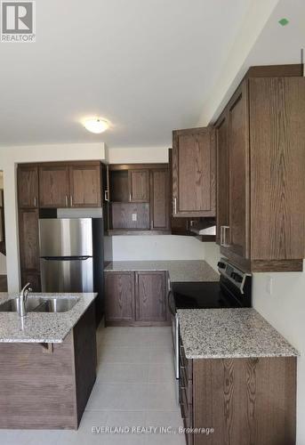 3305 Thunderbird Promenade, Pickering, ON - Indoor Photo Showing Kitchen With Double Sink