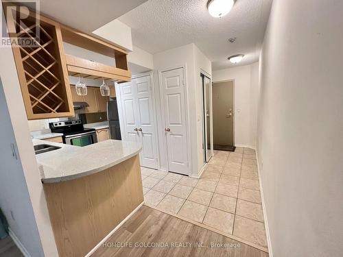 1701 - 909 Bay Street, Toronto, ON - Indoor Photo Showing Other Room