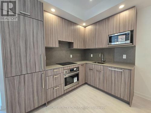 132 - 69 Curlew Drive, Toronto, ON - Indoor Photo Showing Kitchen With Upgraded Kitchen