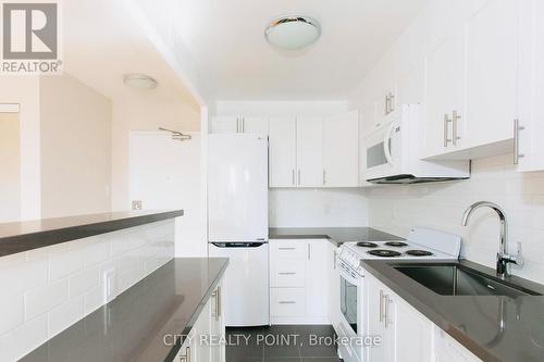 1008 - 1500 Bathurst Street, Toronto, ON - Indoor Photo Showing Kitchen