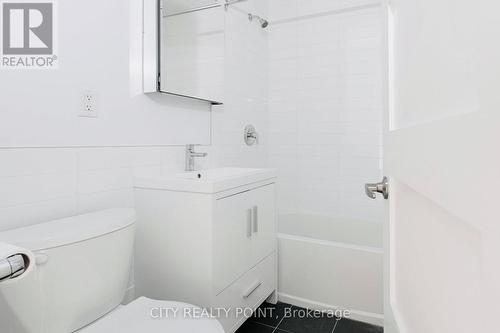 403 - 1545 Bathurst Street, Toronto, ON - Indoor Photo Showing Bathroom