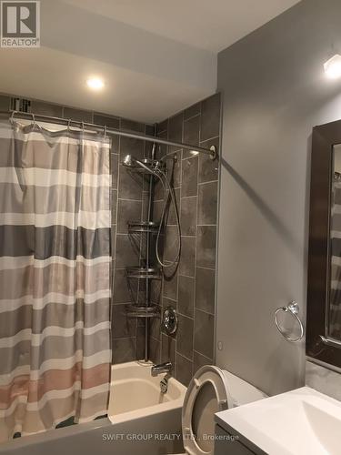 Upper - 8 Heatherglen Road, Toronto, ON - Indoor Photo Showing Bathroom