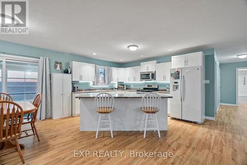 8459 Lazy Lane, Lambton Shores, ON - Indoor Photo Showing Kitchen