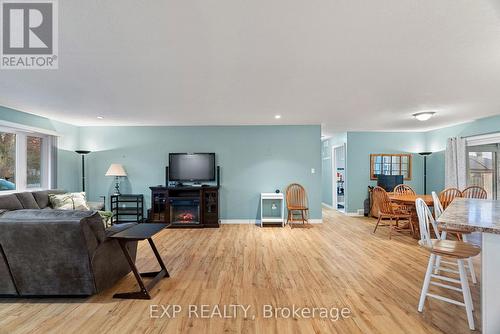 8459 Lazy Lane, Lambton Shores, ON - Indoor Photo Showing Living Room