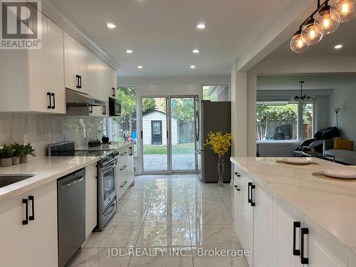 18 Cadillac Ave Avenue, Toronto, ON - Indoor Photo Showing Kitchen With Upgraded Kitchen