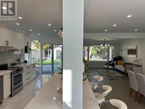 18 Cadillac Ave Avenue, Toronto, ON - Indoor Photo Showing Kitchen With Upgraded Kitchen