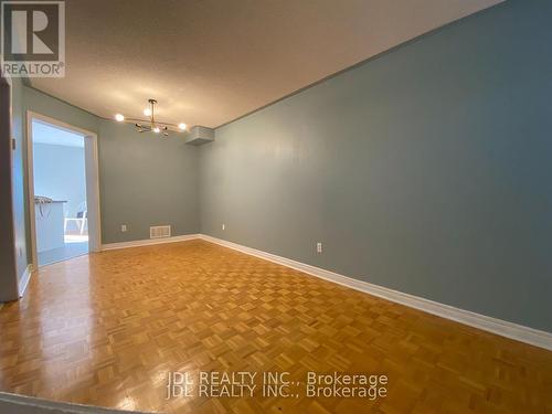618 Leatherleaf Drive, Mississauga, ON - Indoor Photo Showing Other Room