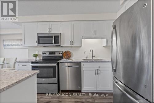 21D - 1989 Ottawa Street S, Kitchener, ON - Indoor Photo Showing Kitchen With Upgraded Kitchen