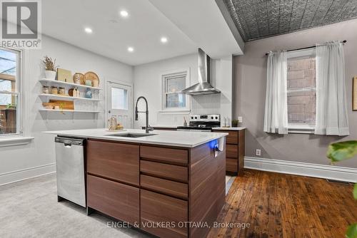 421 Arlington Avenue, Ottawa, ON - Indoor Photo Showing Kitchen With Stainless Steel Kitchen With Upgraded Kitchen
