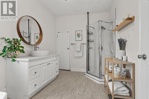 421 Arlington Avenue, Ottawa, ON - Indoor Photo Showing Bathroom