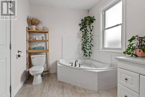 421 Arlington Avenue, Ottawa, ON - Indoor Photo Showing Bathroom