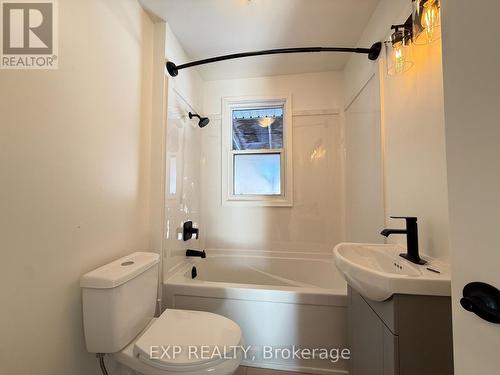 1000 Hamilton Road, London East (East O), ON - Indoor Photo Showing Bathroom