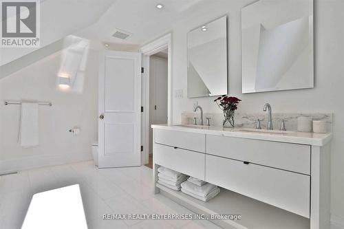 305 Crawford Street, Toronto, ON - Indoor Photo Showing Bathroom