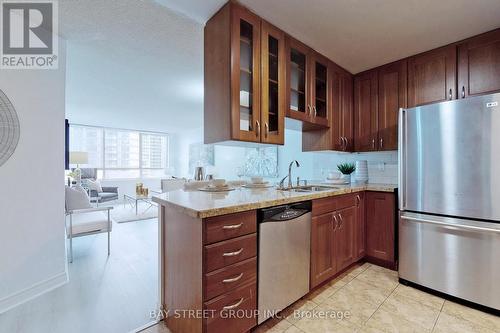 601 - 633 Bay Street, Toronto, ON - Indoor Photo Showing Kitchen With Stainless Steel Kitchen
