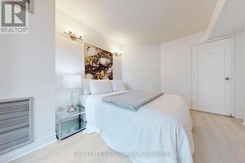 601 - 633 Bay Street, Toronto, ON - Indoor Photo Showing Bedroom