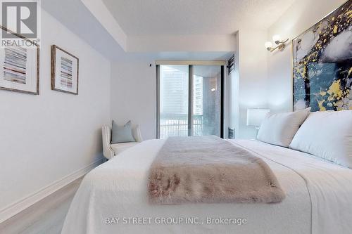 601 - 633 Bay Street, Toronto, ON - Indoor Photo Showing Bedroom