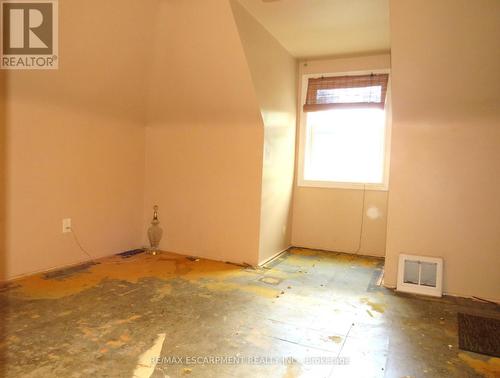 120 Sanford Avenue S, Hamilton, ON - Indoor Photo Showing Other Room
