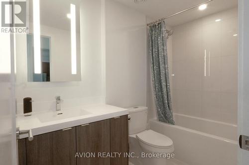 438 - 20 Inn On The Park Drive, Toronto, ON - Indoor Photo Showing Bathroom