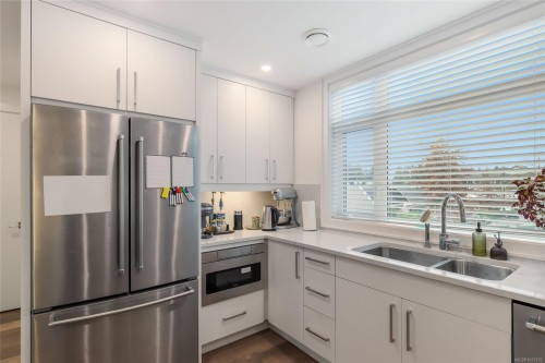 8-180 First Ave West, Qualicum Beach, BC 