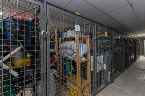406-838 Broughton St, Victoria, BC - Indoor Photo Showing Garage
