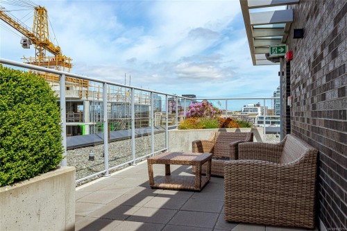 406-838 Broughton St, Victoria, BC - Indoor Photo Showing Garage