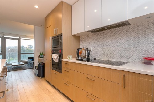 406-838 Broughton St, Victoria, BC - Indoor Photo Showing Kitchen