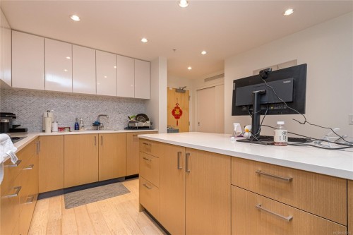 406-838 Broughton St, Victoria, BC - Indoor Photo Showing Kitchen