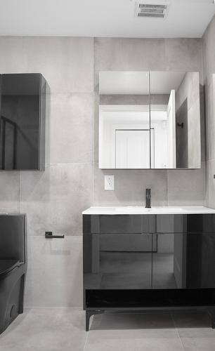 Salle de bains - 206-5350 Av. Victoria, Montréal (Côte-Des-Neiges/Notre-Dame-De-Grâce), QC 