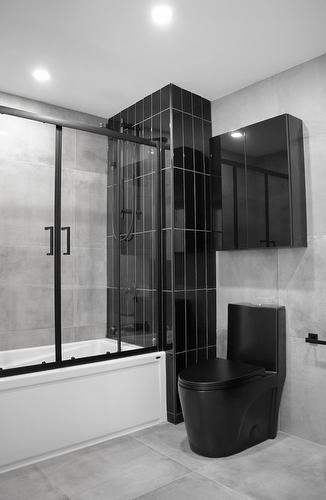 Salle de bains - 206-5350 Av. Victoria, Montréal (Côte-Des-Neiges/Notre-Dame-De-Grâce), QC 