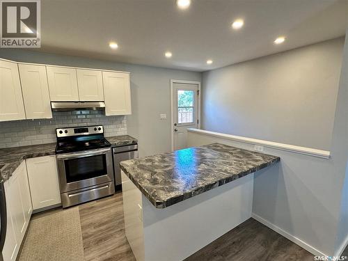 400 Gray Avenue, Saskatoon, SK - Indoor Photo Showing Kitchen With Upgraded Kitchen