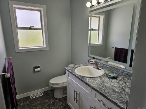 5890 Chesterfield Ave, Duncan, BC 