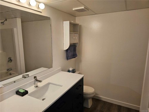 5890 Chesterfield Ave, Duncan, BC 