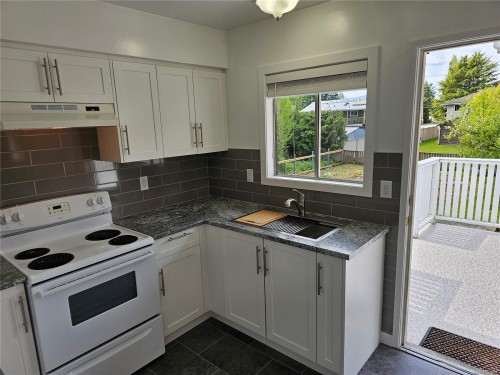 5890 Chesterfield Ave, Duncan, BC 