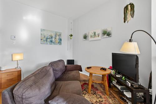 Salon - 5812  - 5822 5E Avenue, Montréal (Rosemont/La Petite-Patrie), QC 