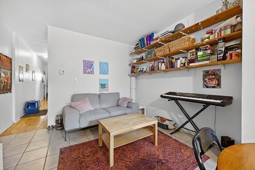 Salon - 5812  - 5822 5E Avenue, Montréal (Rosemont/La Petite-Patrie), QC 