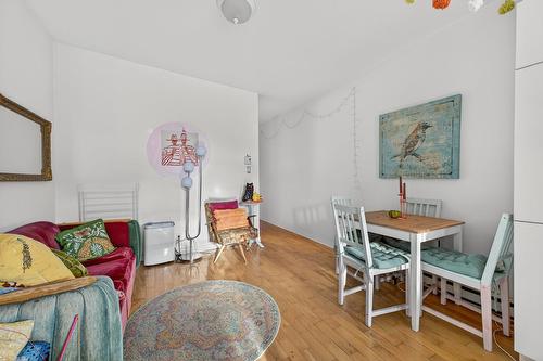 Salon - 5812  - 5822 5E Avenue, Montréal (Rosemont/La Petite-Patrie), QC 