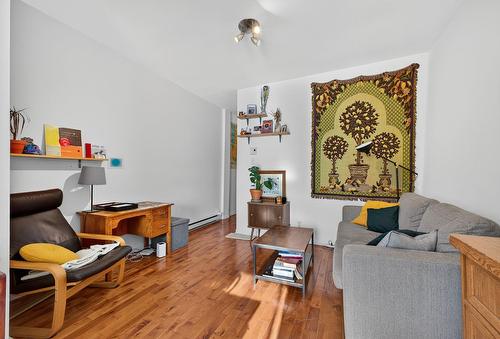 Salon - 5812  - 5822 5E Avenue, Montréal (Rosemont/La Petite-Patrie), QC 