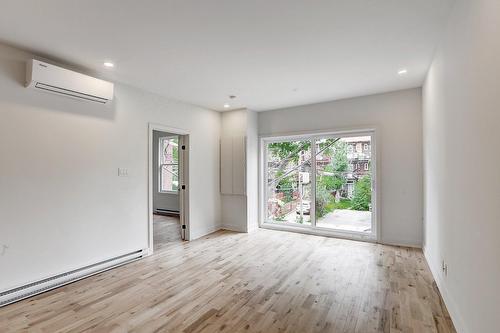 Salon - 6639 Rue D'Iberville, Montréal (Rosemont/La Petite-Patrie), QC - Indoor Photo Showing Other Room