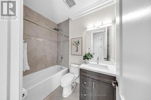 752 Hillview Crescent, Pickering, ON - Indoor Photo Showing Bathroom