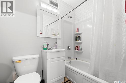 1560 Alexandra Street, Regina, SK - Indoor Photo Showing Bathroom